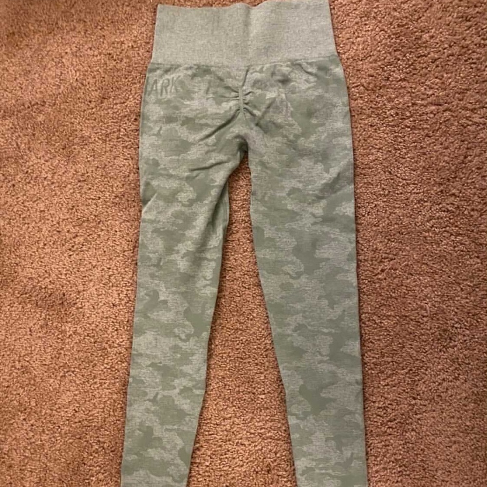 ❌SOLD❌ Gymshark womens Camo seamless leggings